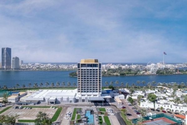 Holiday International Sharjah 4★ — доступный отдых в удобном районе Шарджи!
