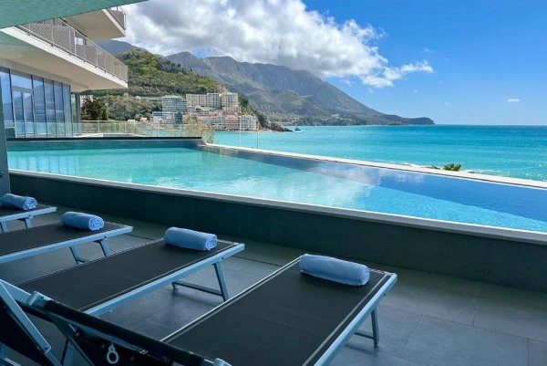 Новый пляжный отель в Черногории - бронировать сейчас, пока есть места!